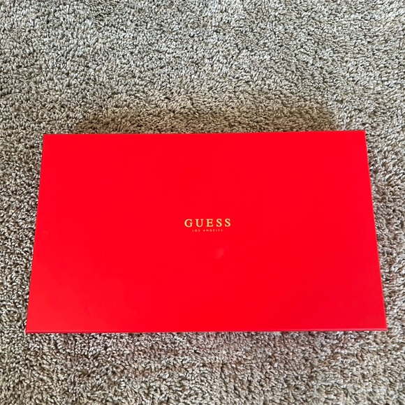 Guess Clutch NWT❤️ - Picture 6 of 10